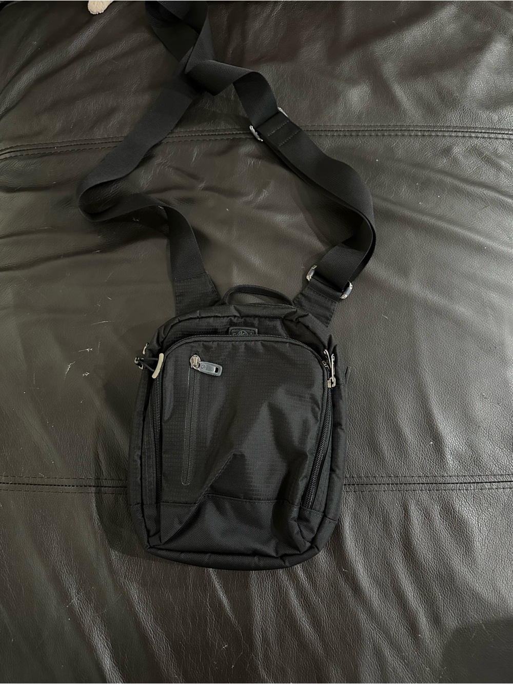 Eagle Creek Black Crossbody Sling Bag for Men w/ Multi Pockets